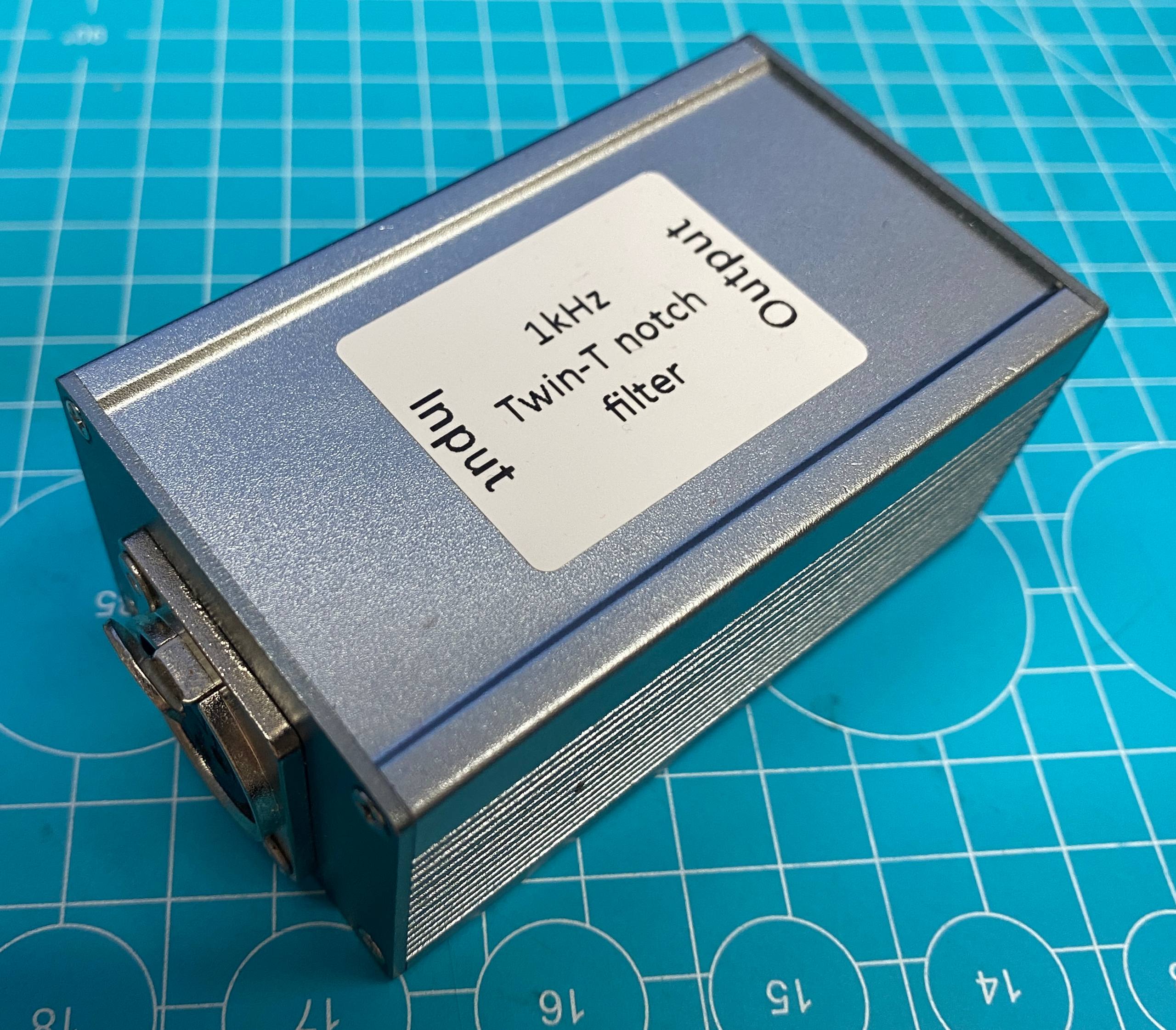 Twin-T 1 kHz notch filter